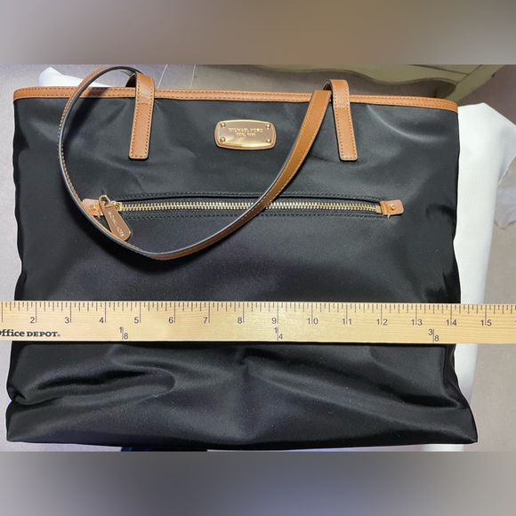 NWT  MICHAEL KORS  TOTE.   Black nylon with tan trim and Gold Tone Hardware - Picture 7 of 9